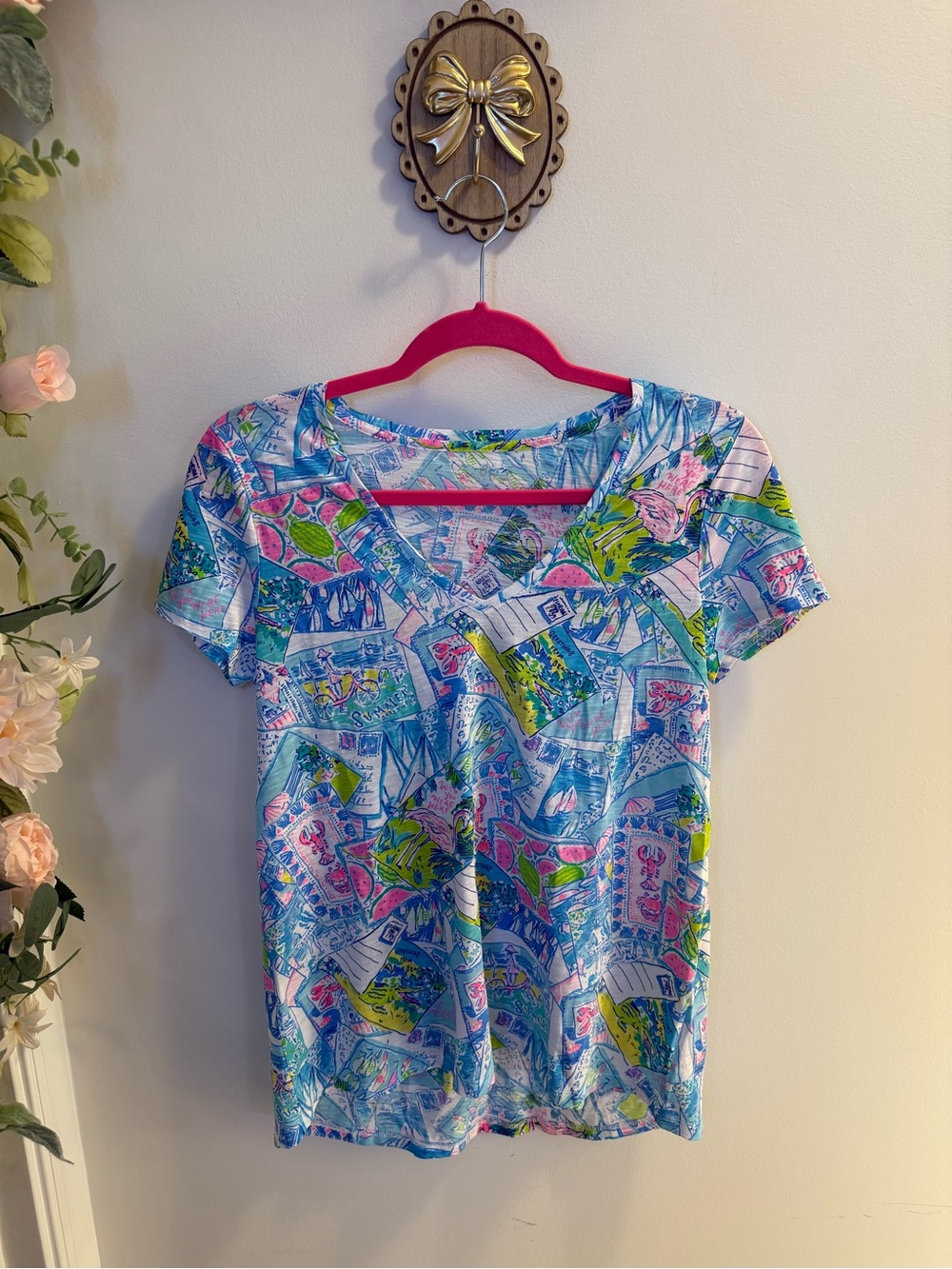 NWT Lilly Pulitzer Etta V-Neck in “Wish You Were Here” - Size Small